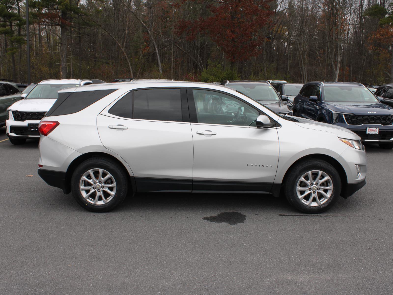 Used 2020 Chevrolet Equinox LT w/ Driver Convenience Package image 4