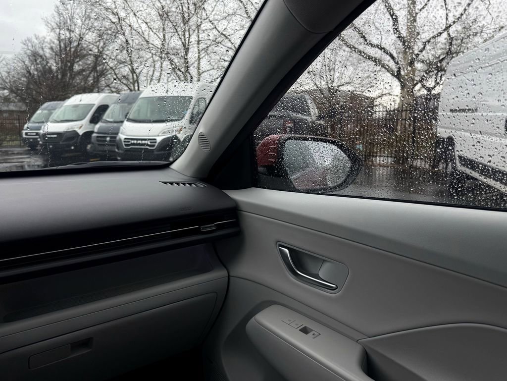 Used 2024 Hyundai Kona Limited image 27