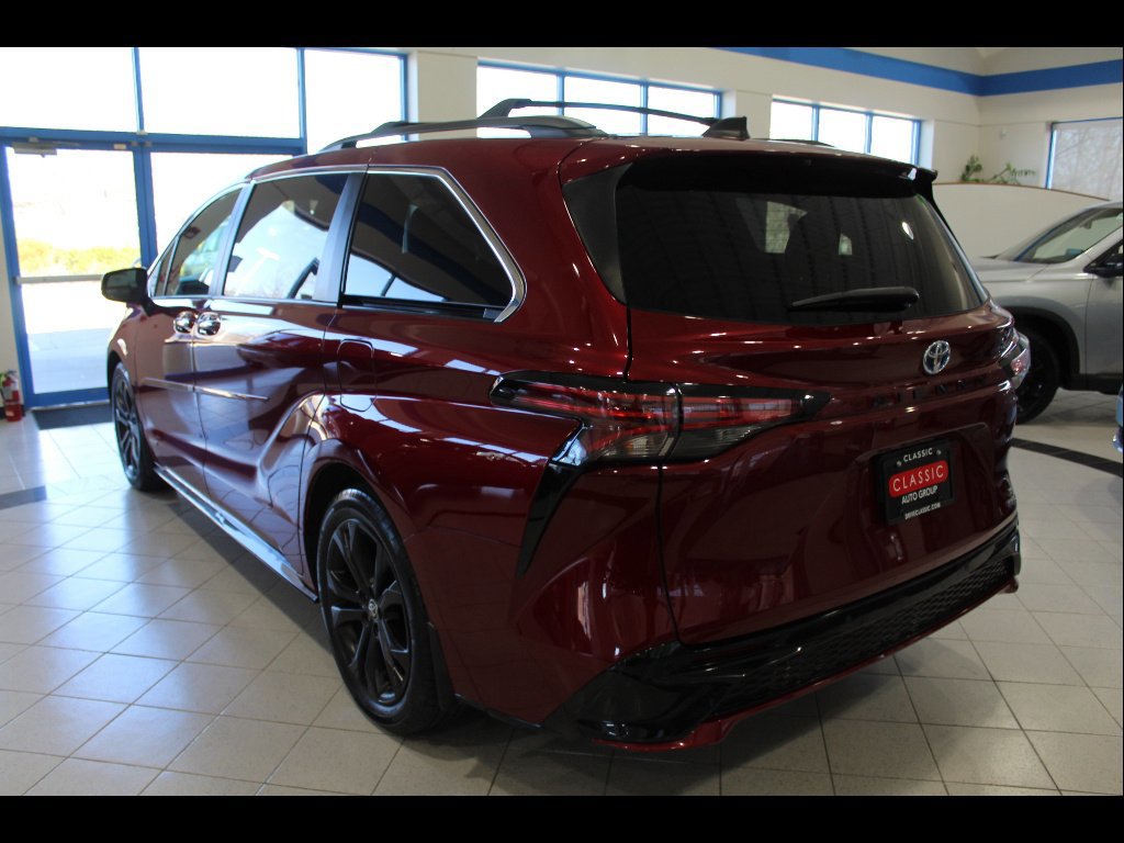 Used 2021 Toyota Sienna XSE w/ XSE Plus Package FWD image 7