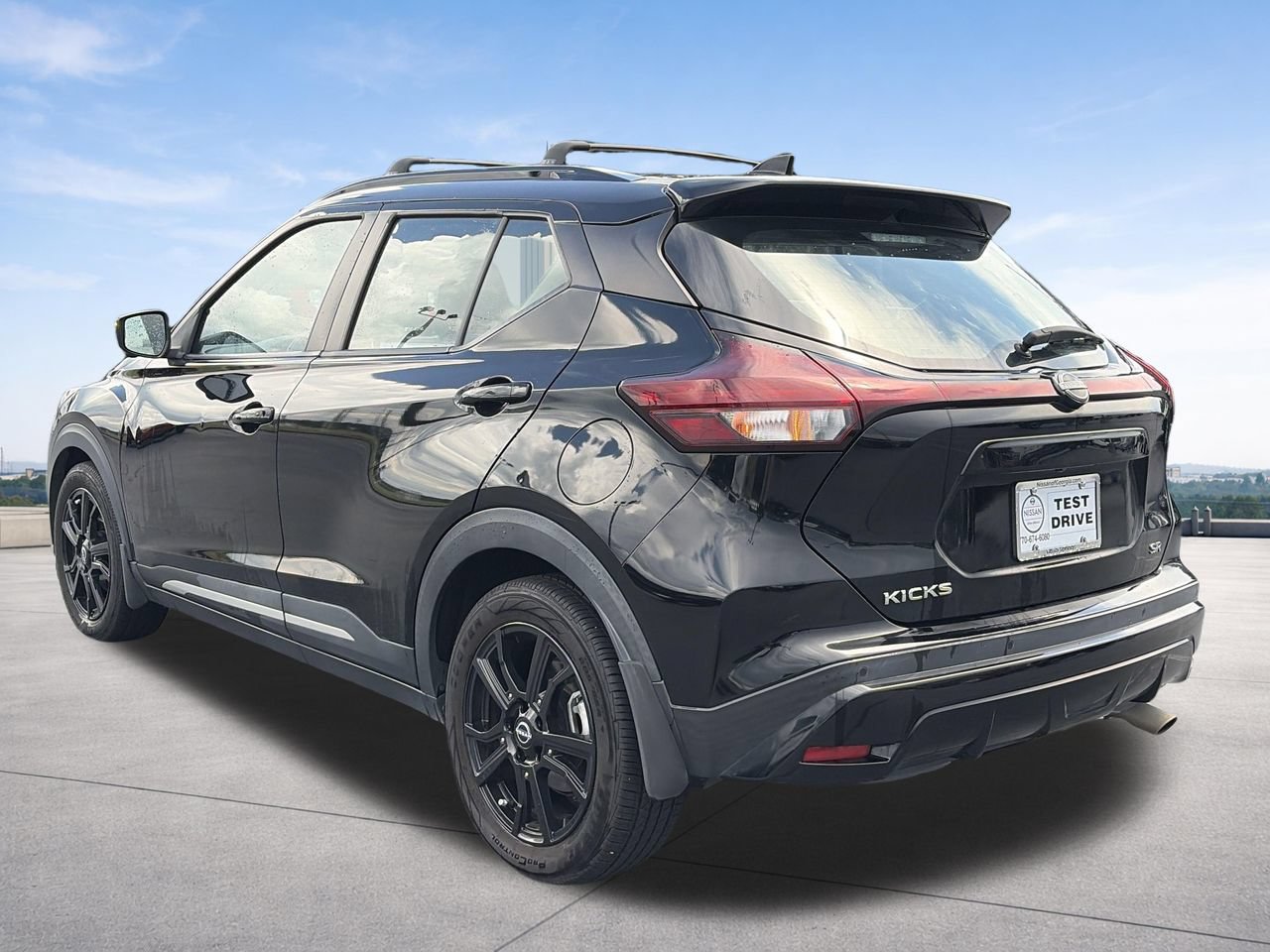 Used 2022 Nissan Kicks SR w/ Interior Electronics Package FWD image 3