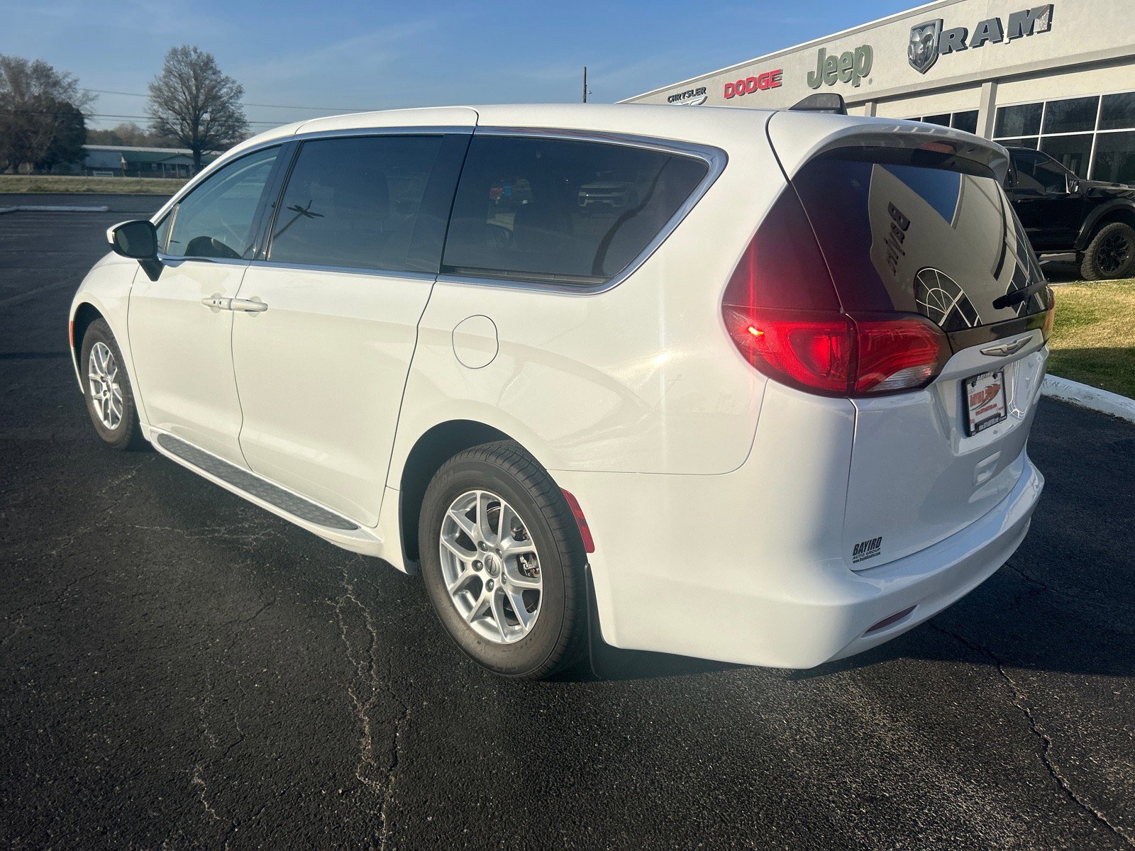Used 2021 Chrysler Voyager LX image 8