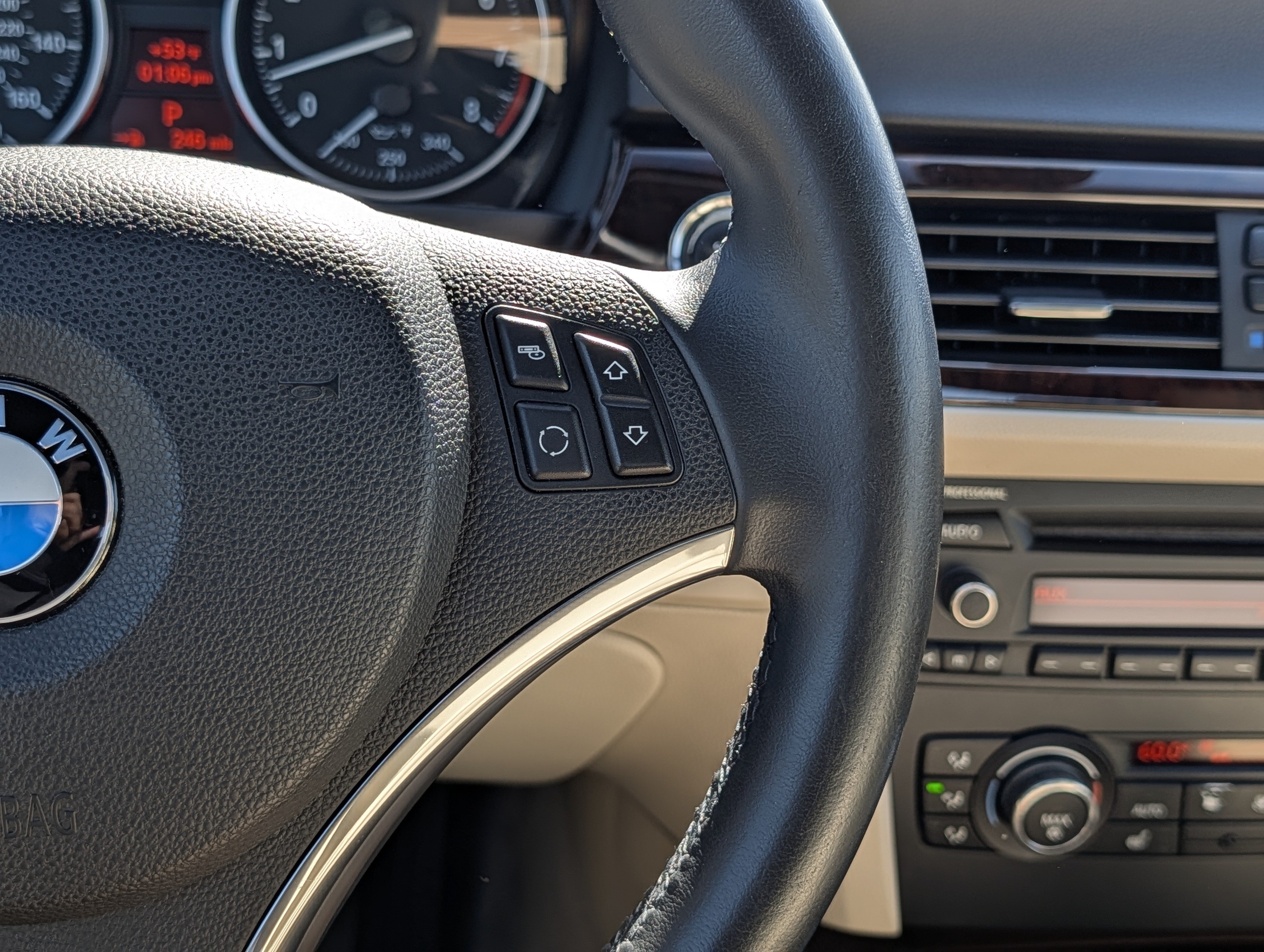Used 2011 BMW 328i Convertible RWD image 27