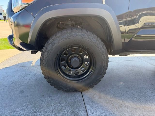 Used 2022 Toyota Tacoma TRD Off-Road w/ Technology Package image 4