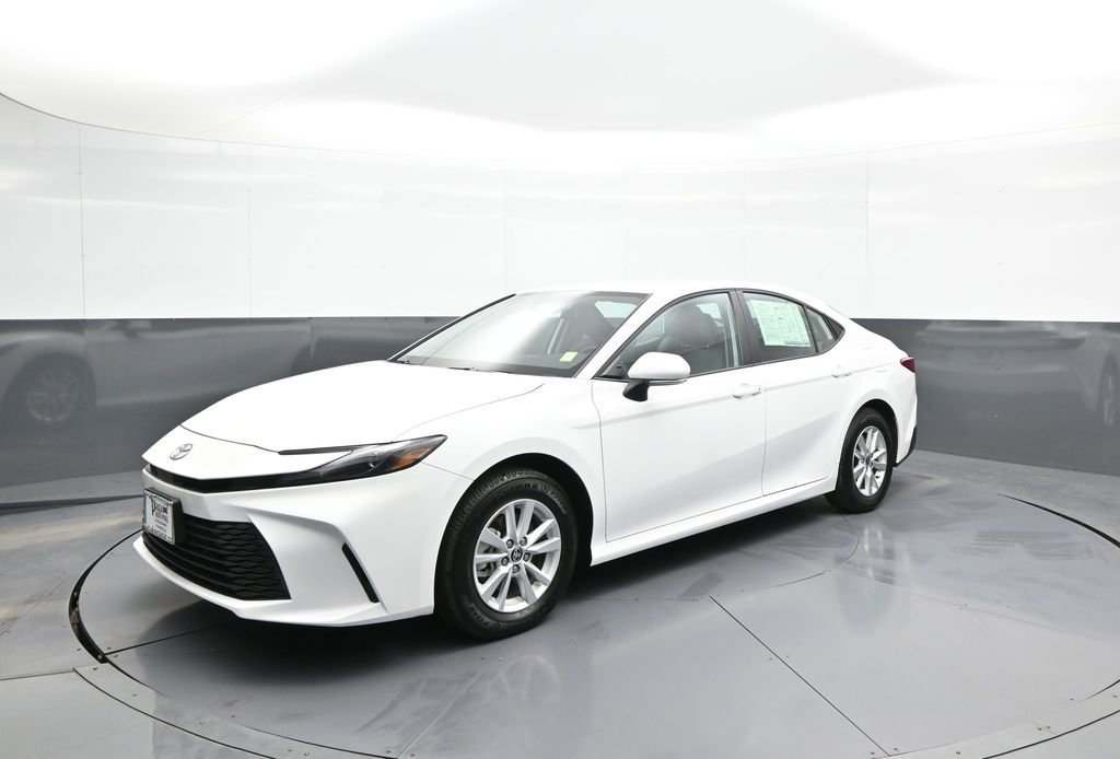 Certified 2025 Toyota Camry LE image 1