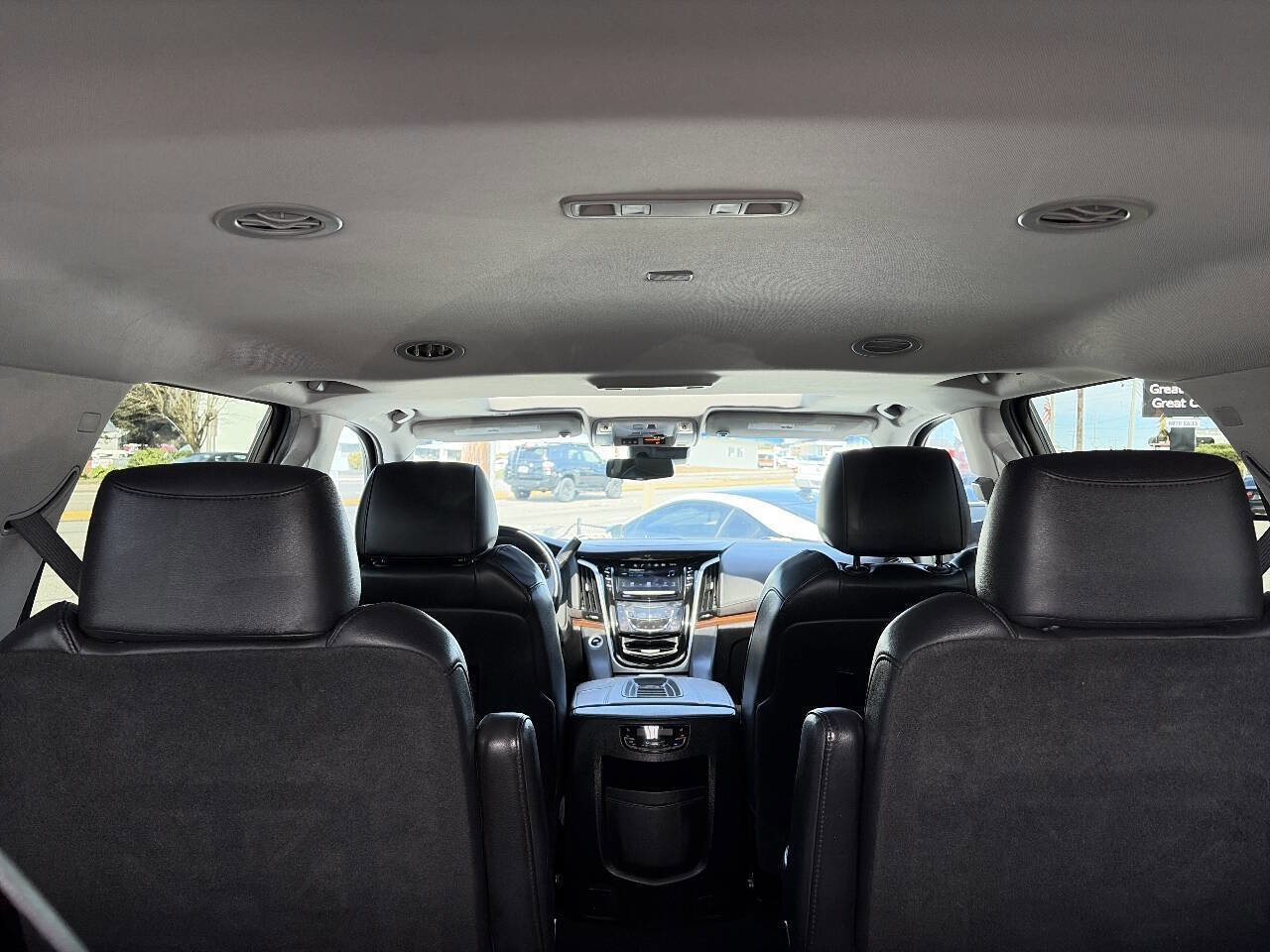 Used 2018 Cadillac Escalade Luxury AWD/4WD image 9