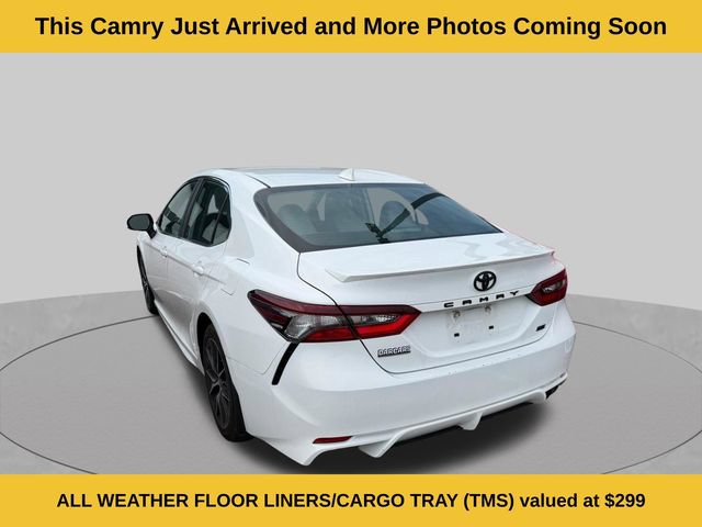 Used 2024 Toyota Camry SE FWD image 3