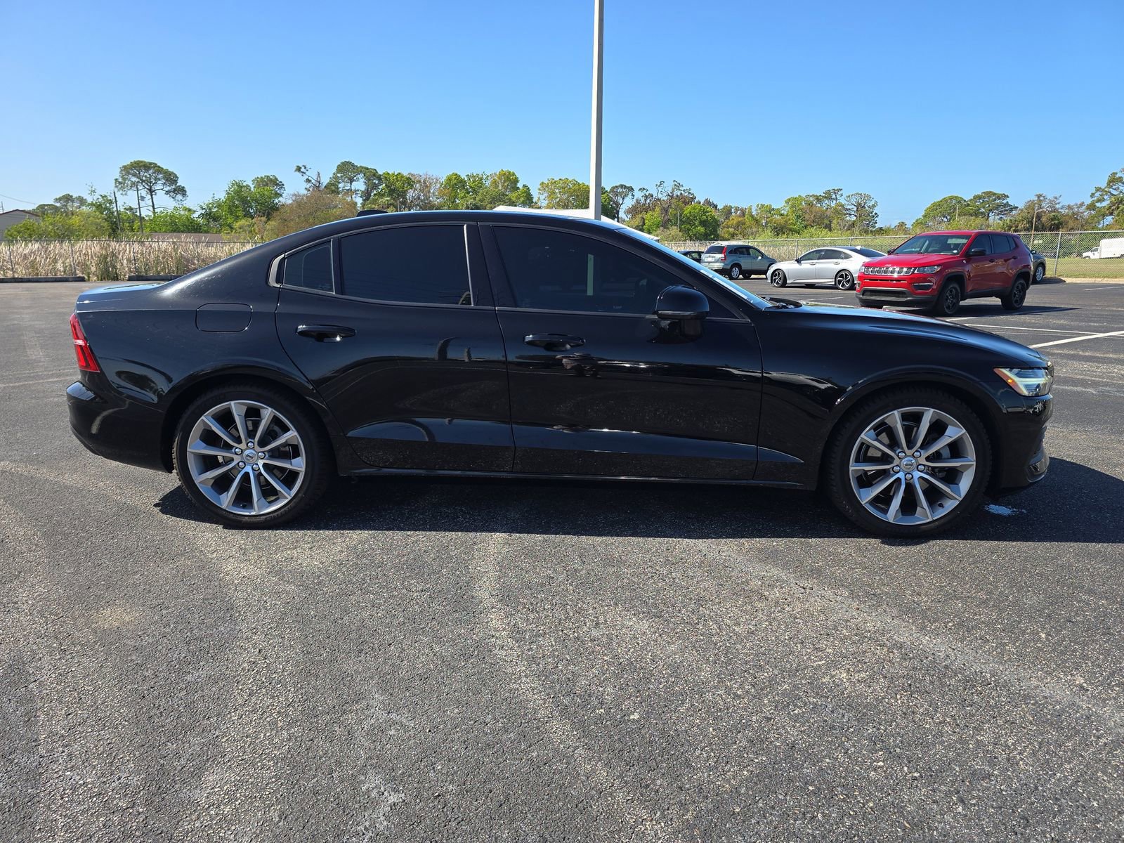 Used 2019 Volvo S60 T5 Momentum w/ Premium Package image 3