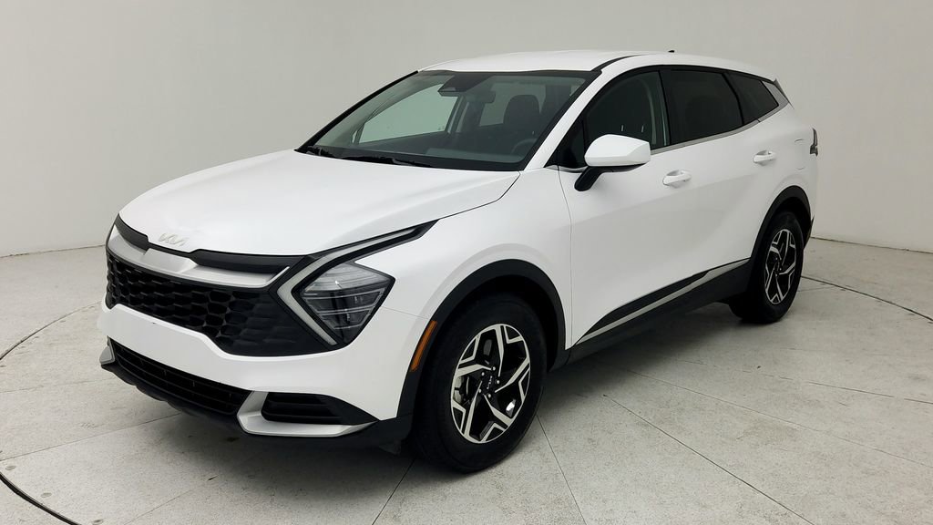 Used 2025 Kia Sportage LX FWD image 4