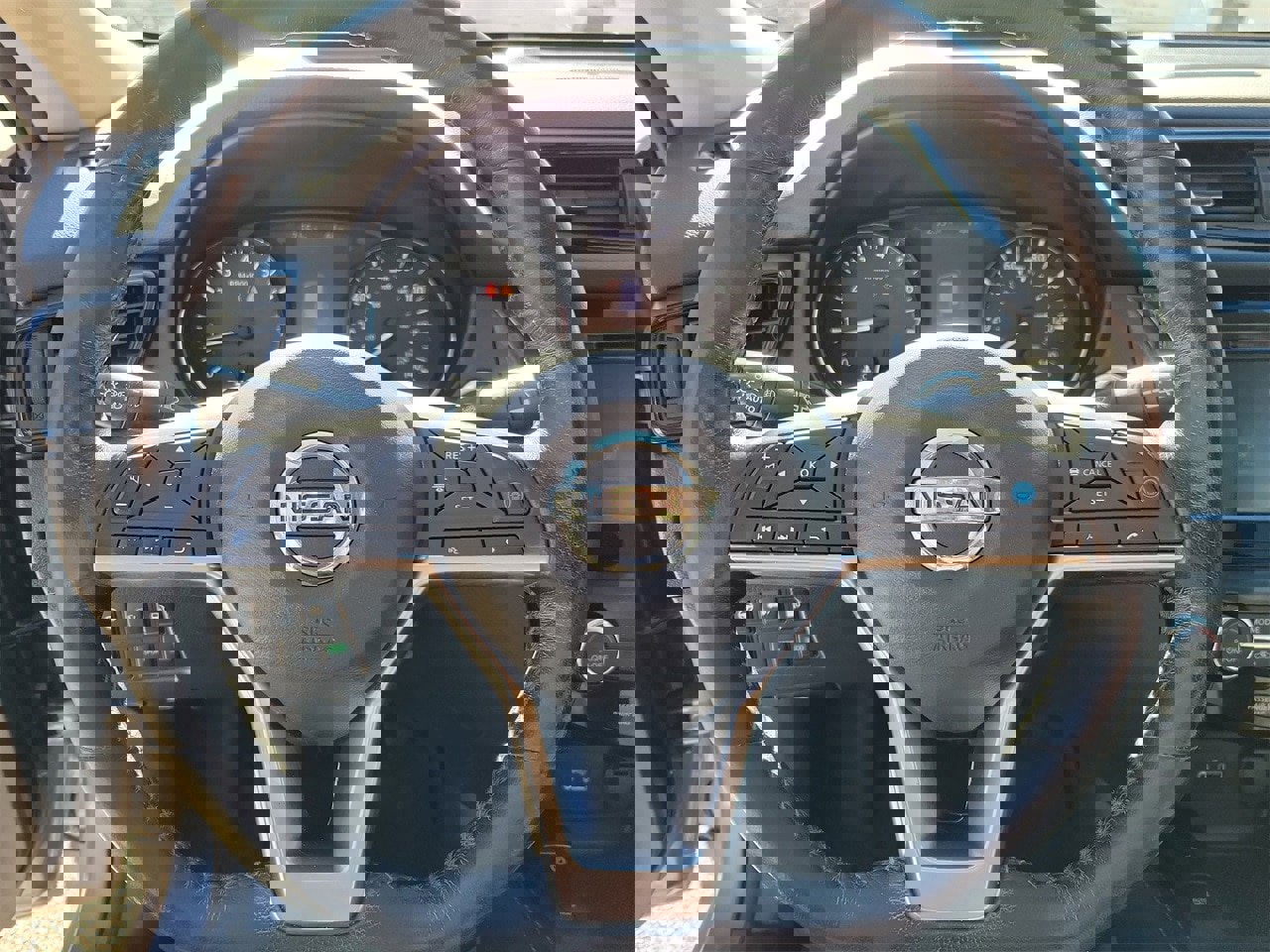 Used 2018 Nissan Rogue SL w/ Premium Package image 19