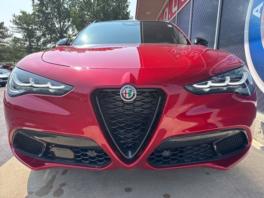New 2025 Alfa Romeo Stelvio Sprint image 4