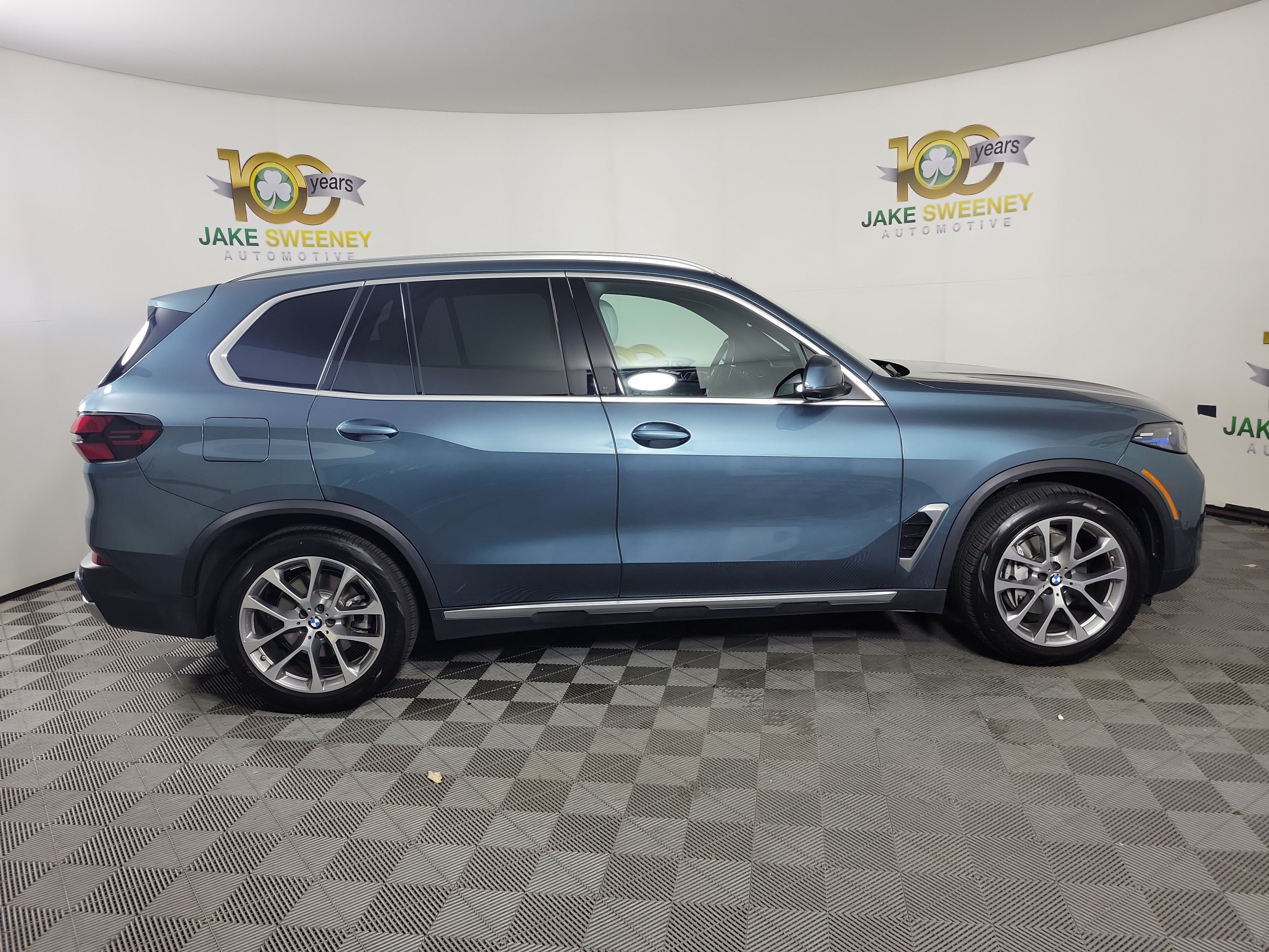 Certified 2026 BMW X5 xDrive40i w/ Parking Assistance Package AWD/4WD image 8