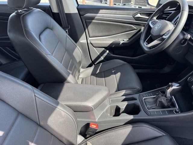 Used 2024 Volkswagen Jetta SE image 8