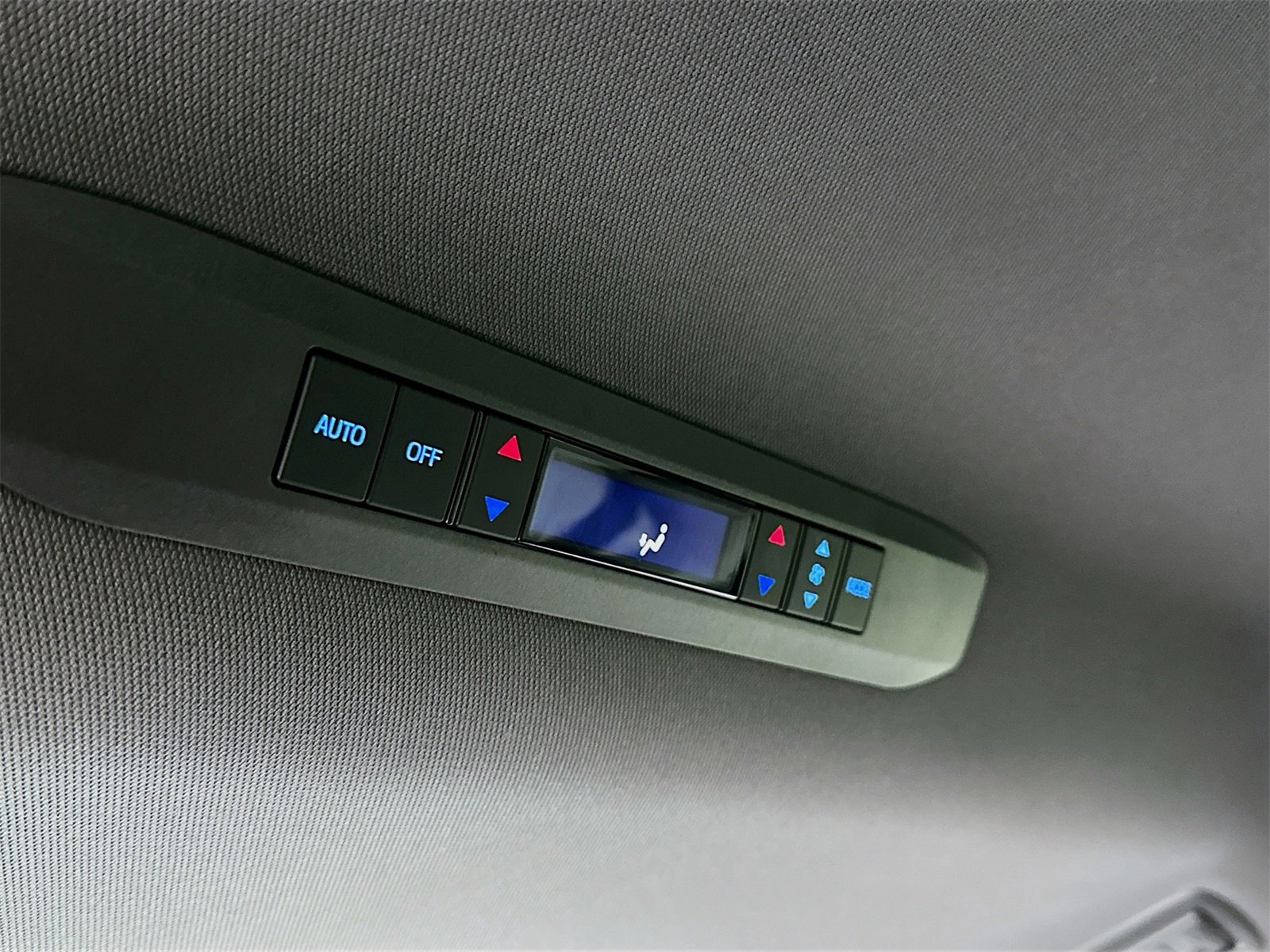 Used 2022 Toyota Sienna XSE image 26