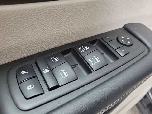 Used 2024 Chrysler Voyager LX FWD image 17