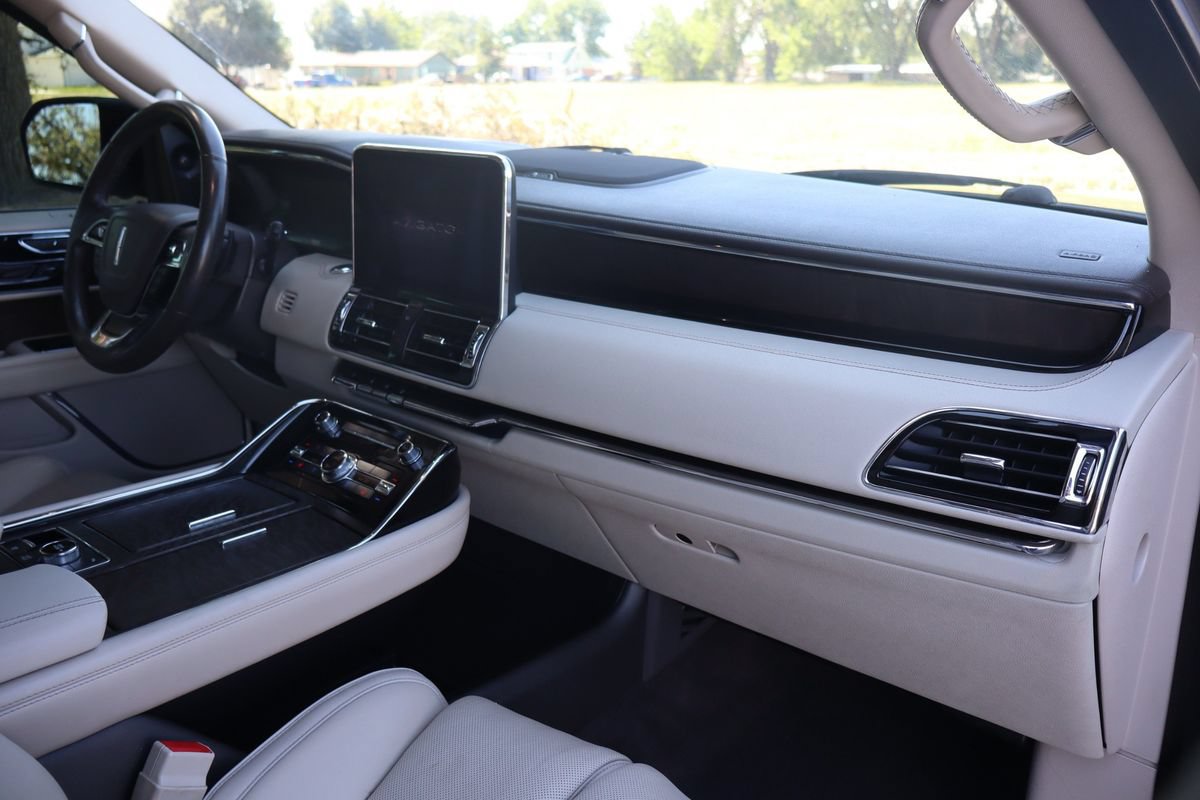 Used 2018 Lincoln Navigator Reserve w/ Technology Package AWD/4WD image 17