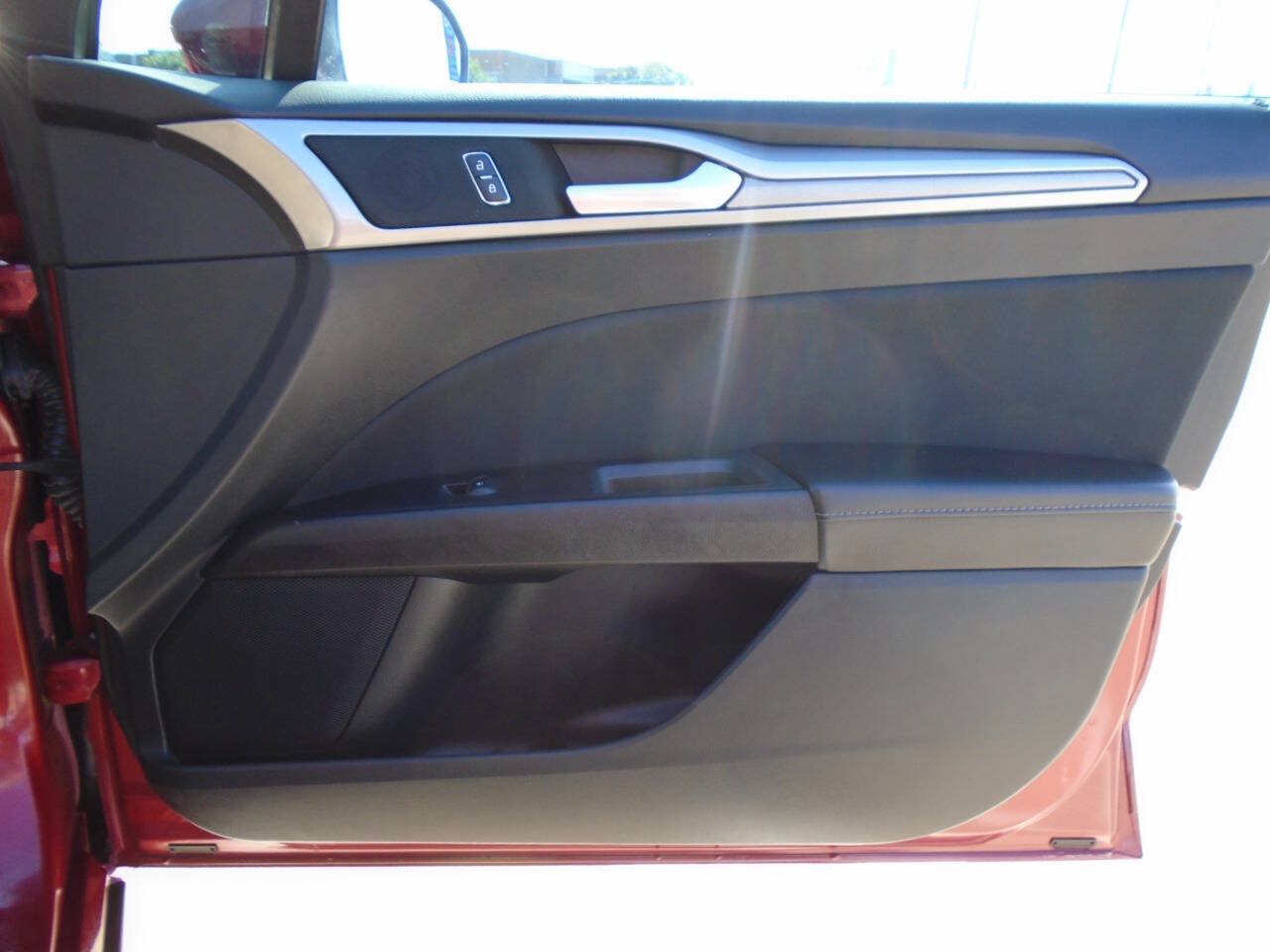 Used 2019 Ford Fusion SE FWD image 31