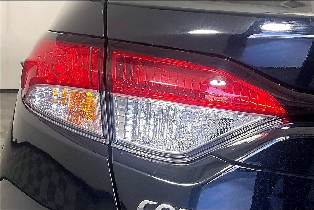 Used 2025 Toyota Corolla LE FWD image 39