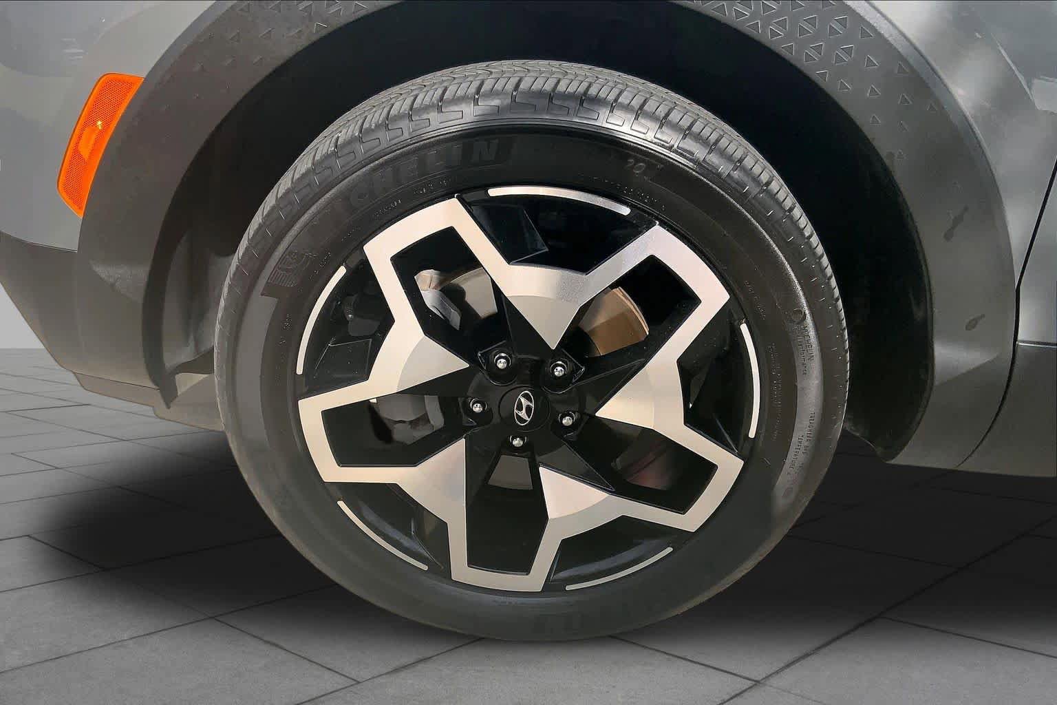 Used 2022 Hyundai Santa Cruz Limited AWD/4WD image 11