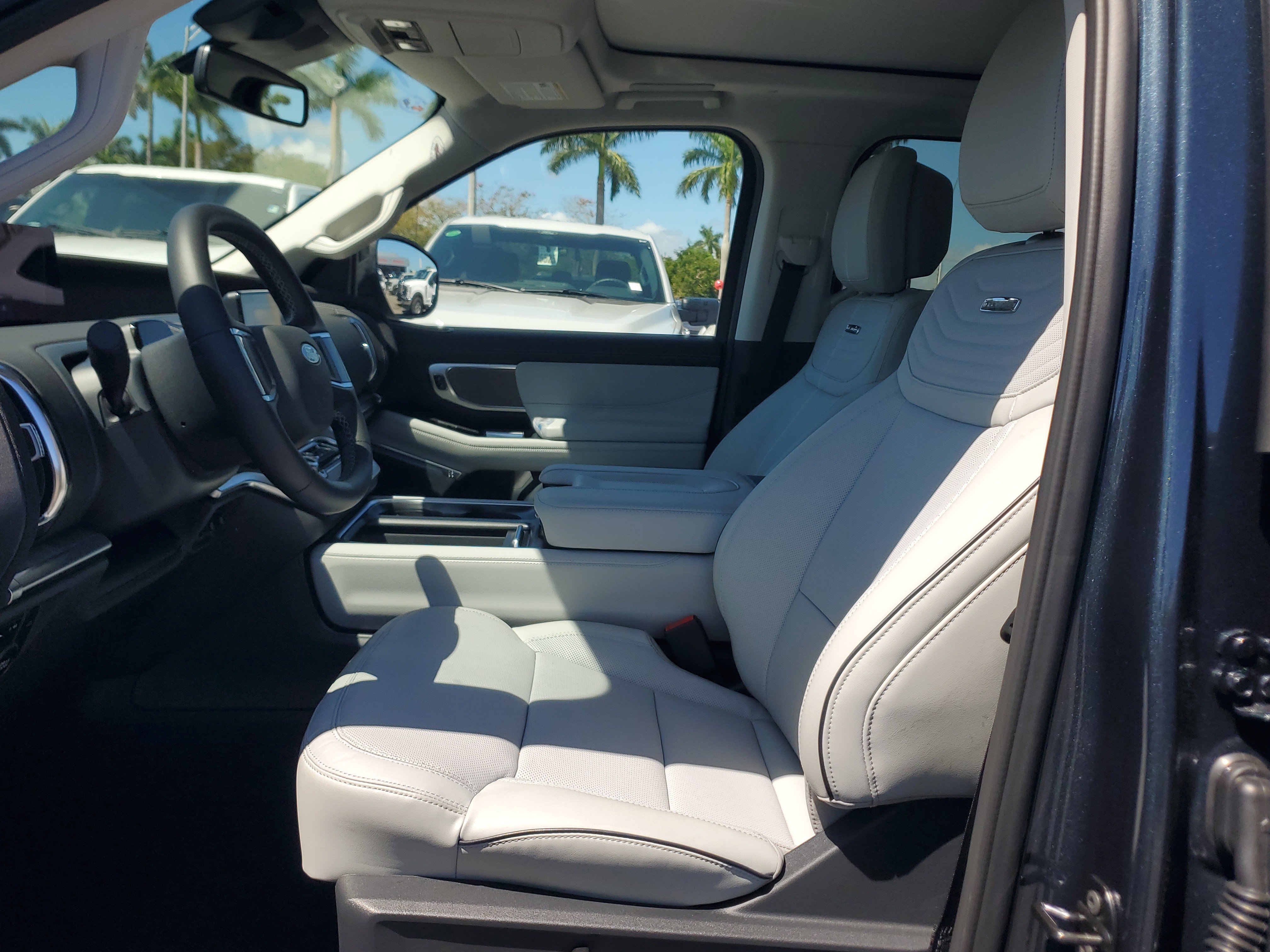 New 2026 Ford Expedition Max Platinum w/ Platinum Ultimate Package AWD/4WD image 10