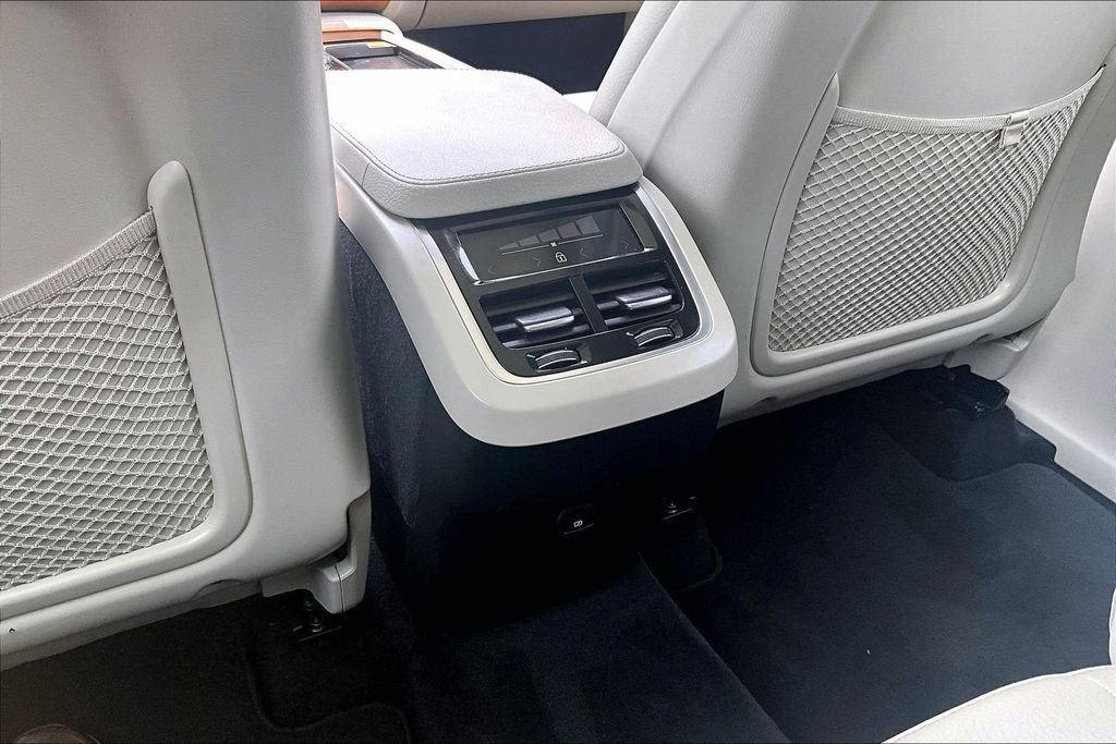 Used 2022 Volvo XC90 T6 Momentum w/ Protection Package Premier AWD/4WD image 31