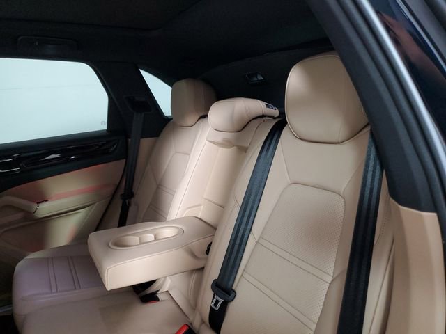 Used 2022 Porsche Cayenne w/ Premium Package image 13