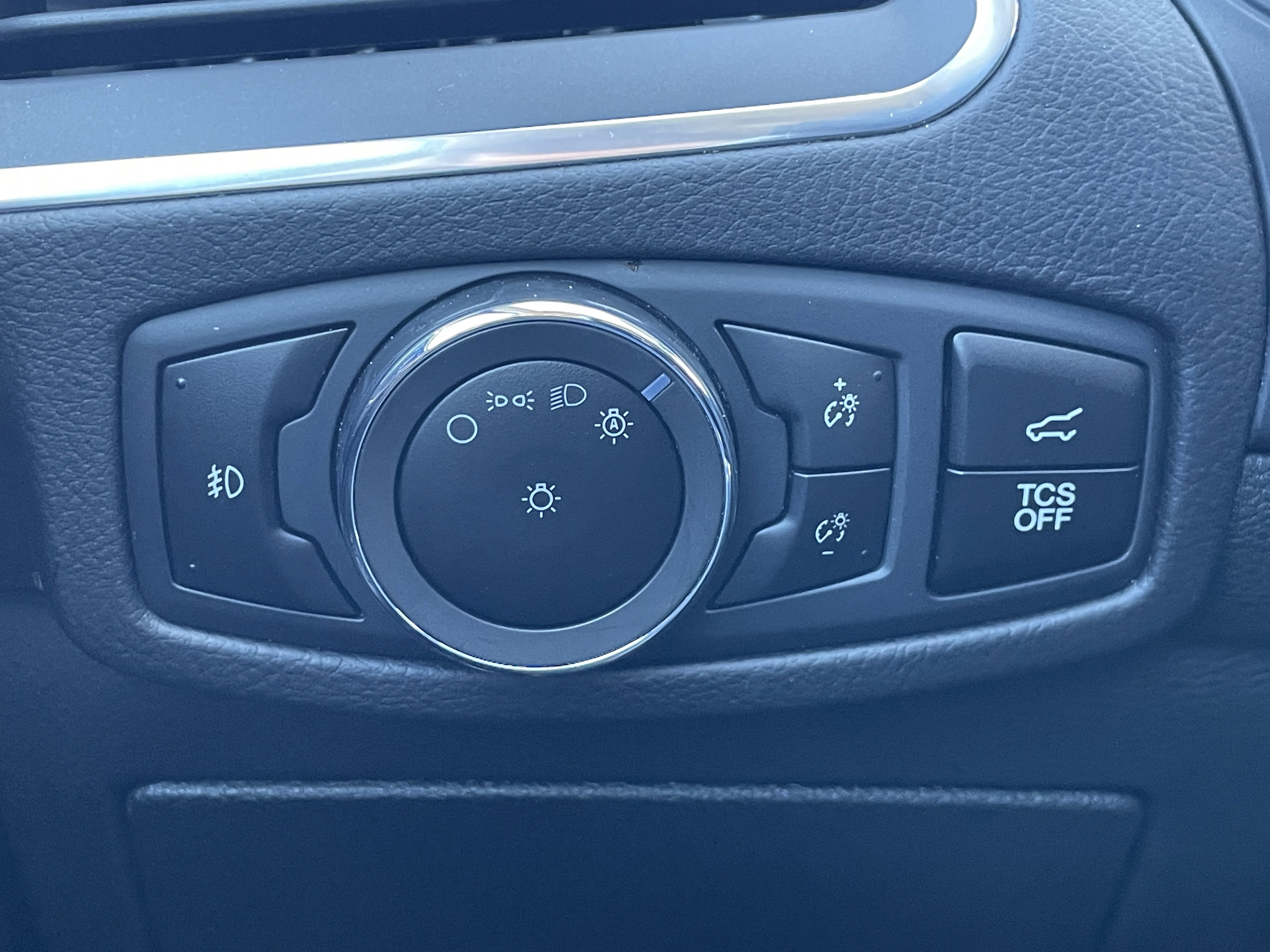 Used 2024 Ford Edge Titanium image 23