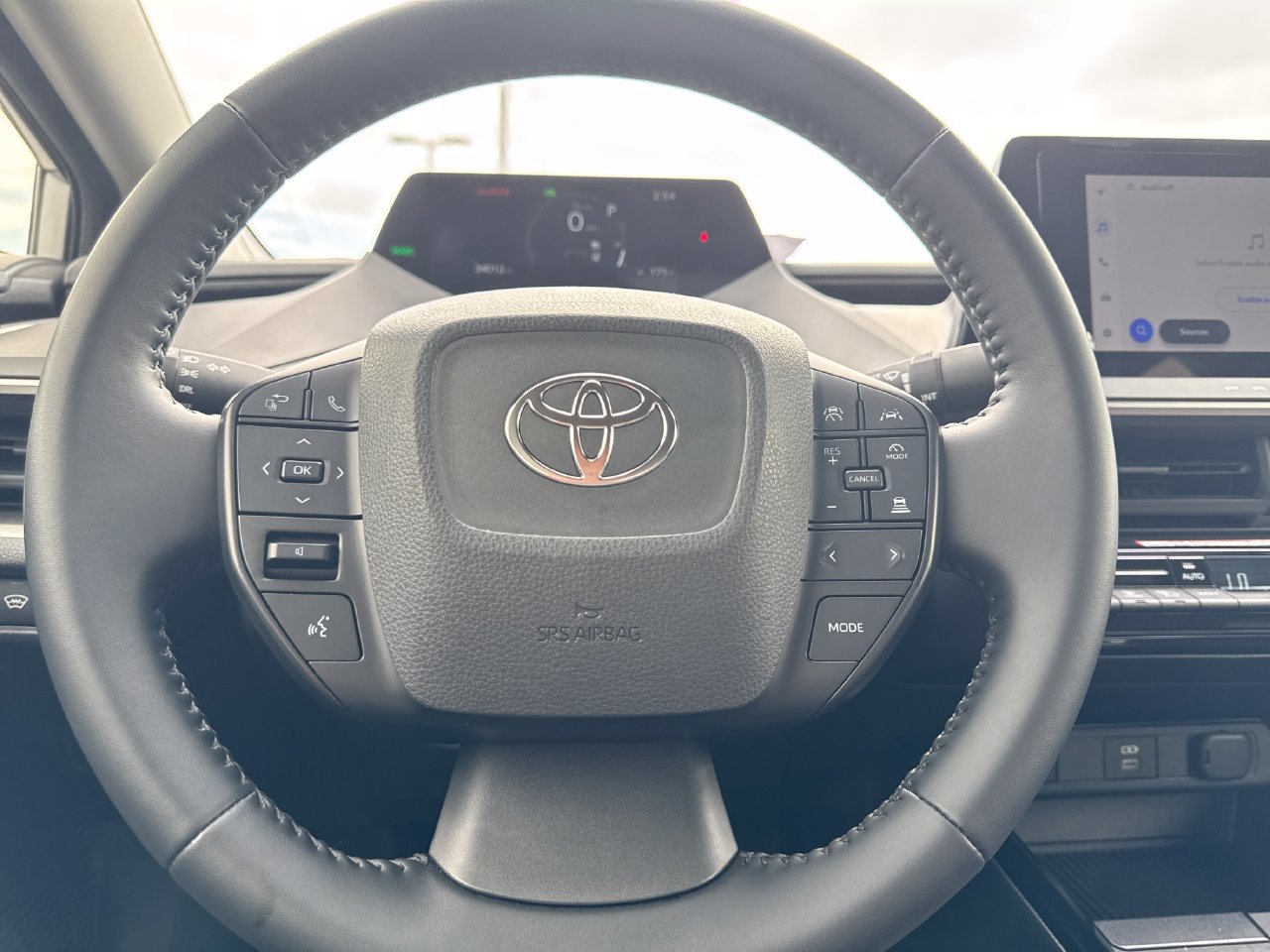 Used 2025 Toyota Prius LE FWD image 17