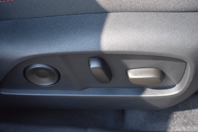 New 2027 Chevrolet Equinox RS w/ Convenience Package III FWD image 14