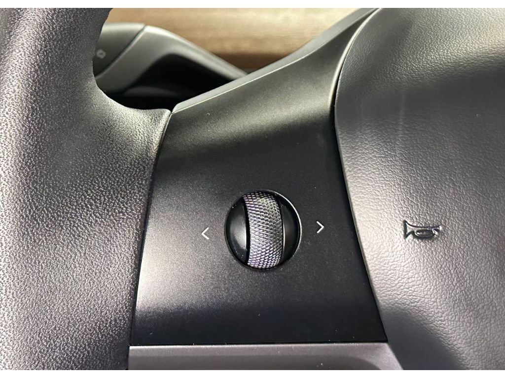 Used 2025 Tesla Model Y Performance AWD/4WD image 24