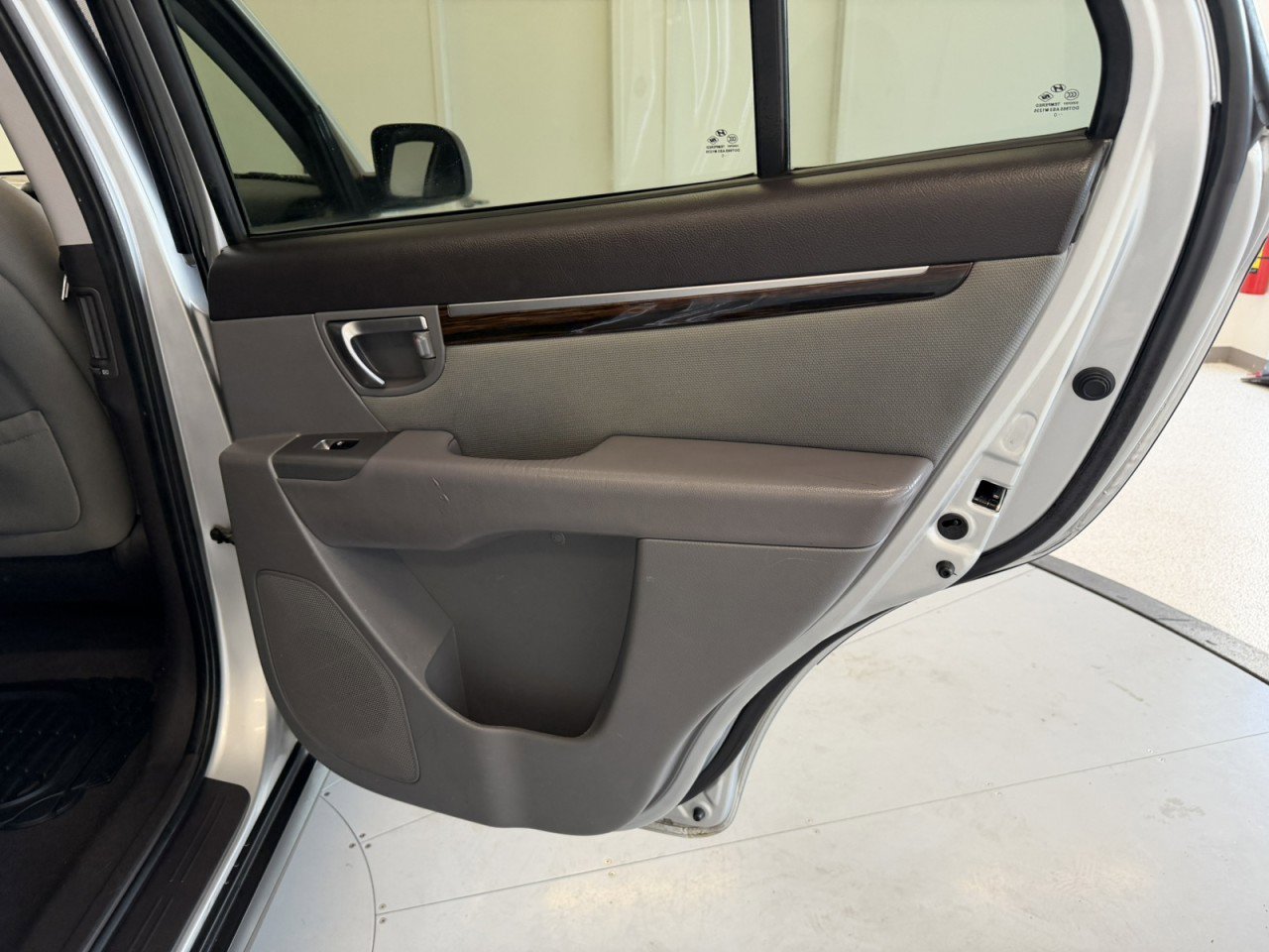 Used 2010 Hyundai Santa Fe GLS image 28