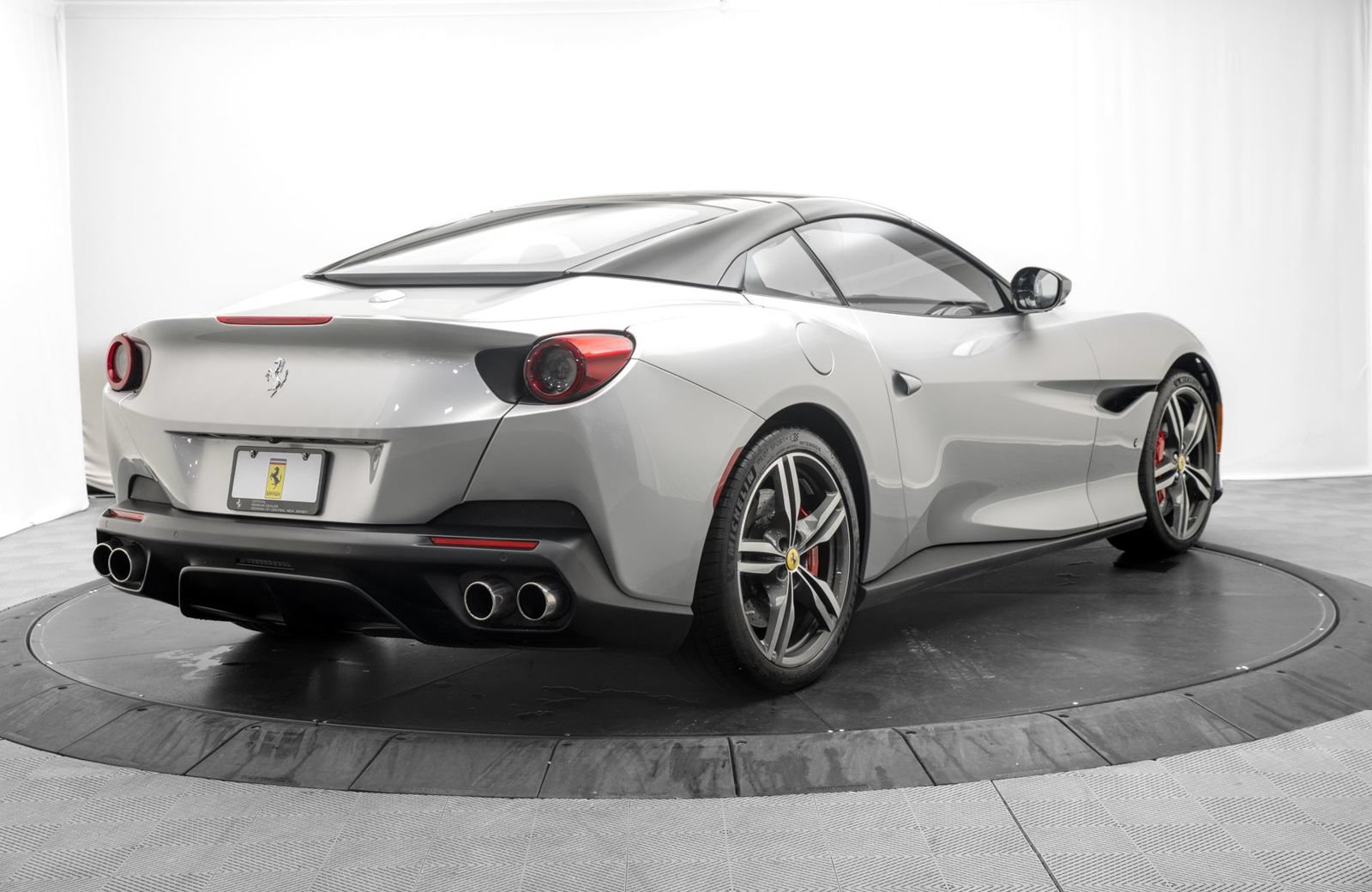 Used 2019 Ferrari Portofino RWD image 15