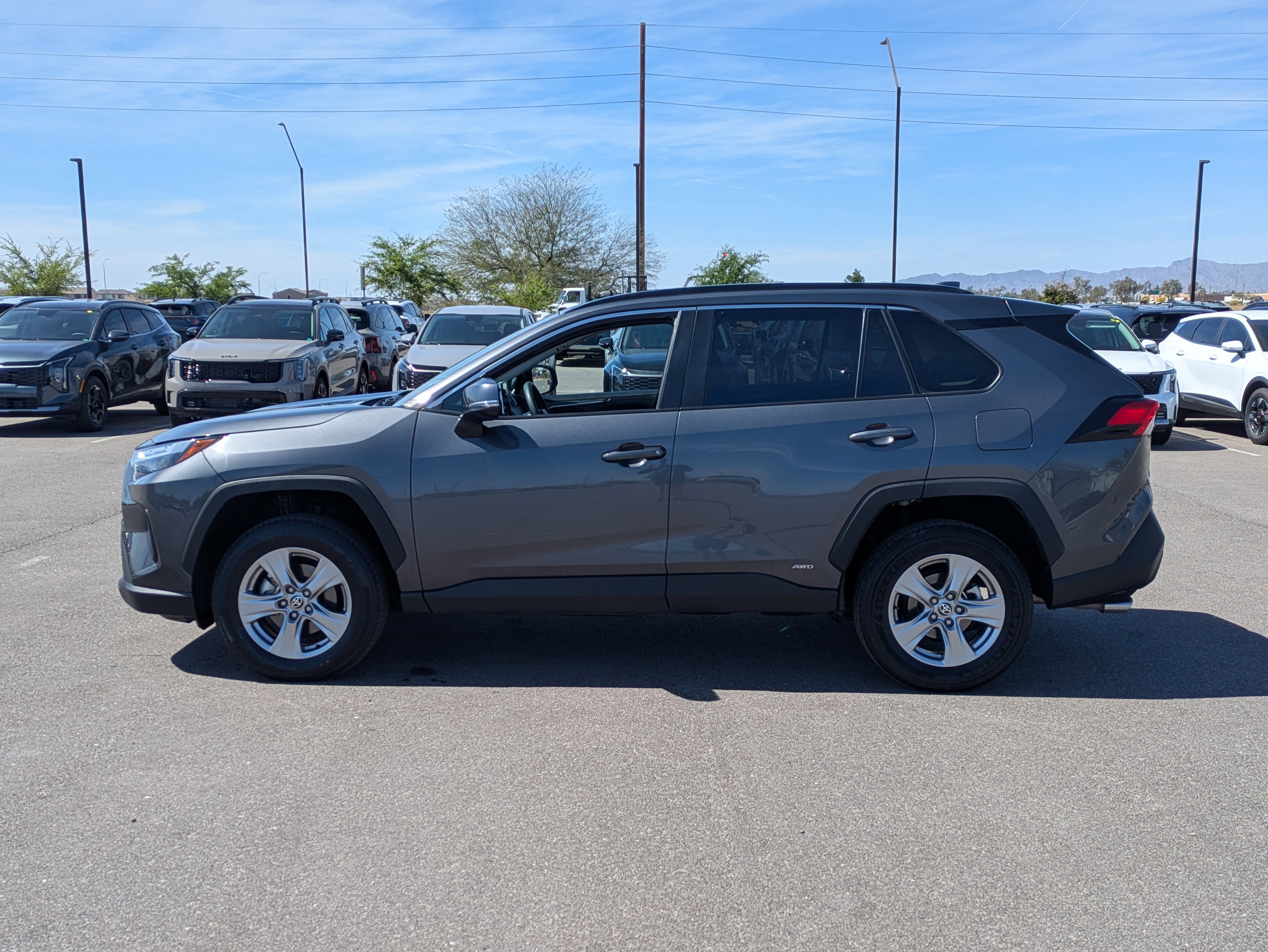 Used 2025 Toyota RAV4 XLE AWD/4WD image 2