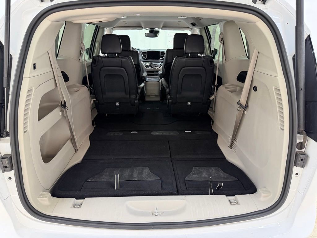 Used 2022 Chrysler Pacifica Touring-L FWD image 7