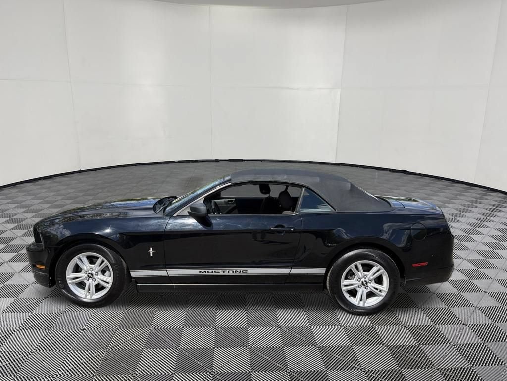 Used 2014 Ford Mustang Convertible RWD image 8