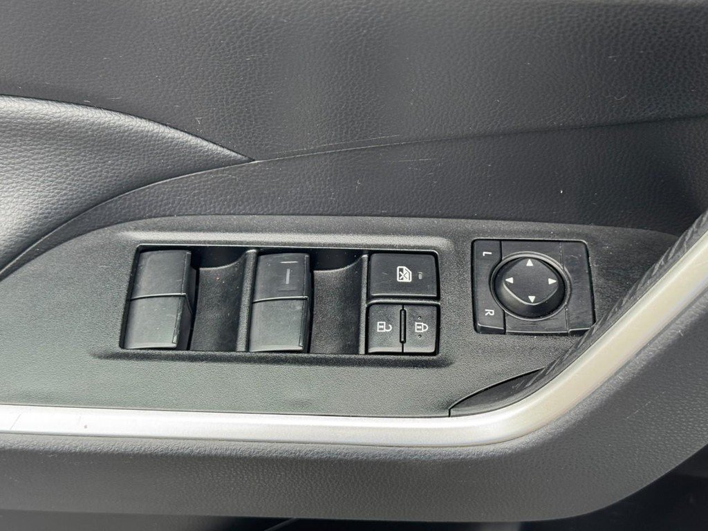 Used 2025 Toyota RAV4 LE AWD/4WD image 21