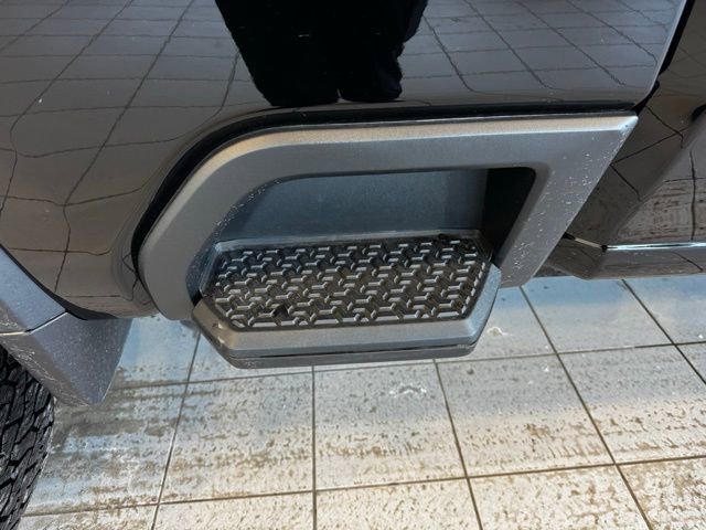 Used 2025 Chevrolet Silverado 3500 LT w/ Convenience Package image 36