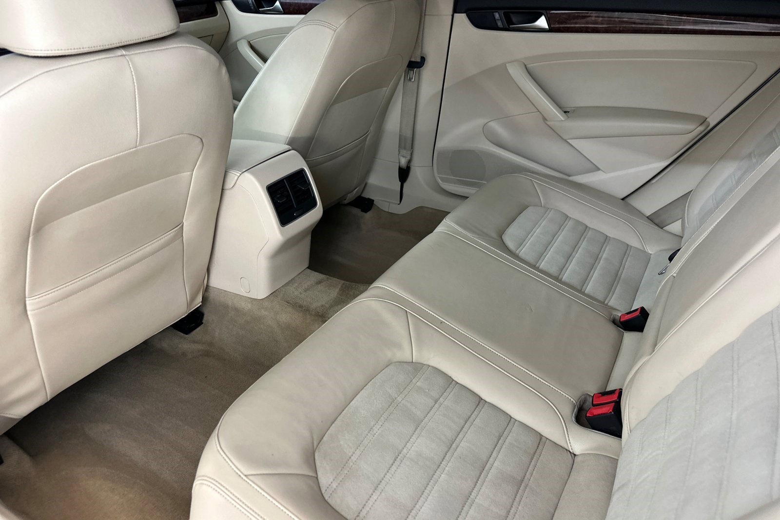 Used 2013 Volkswagen Passat TDI SEL Premium image 28