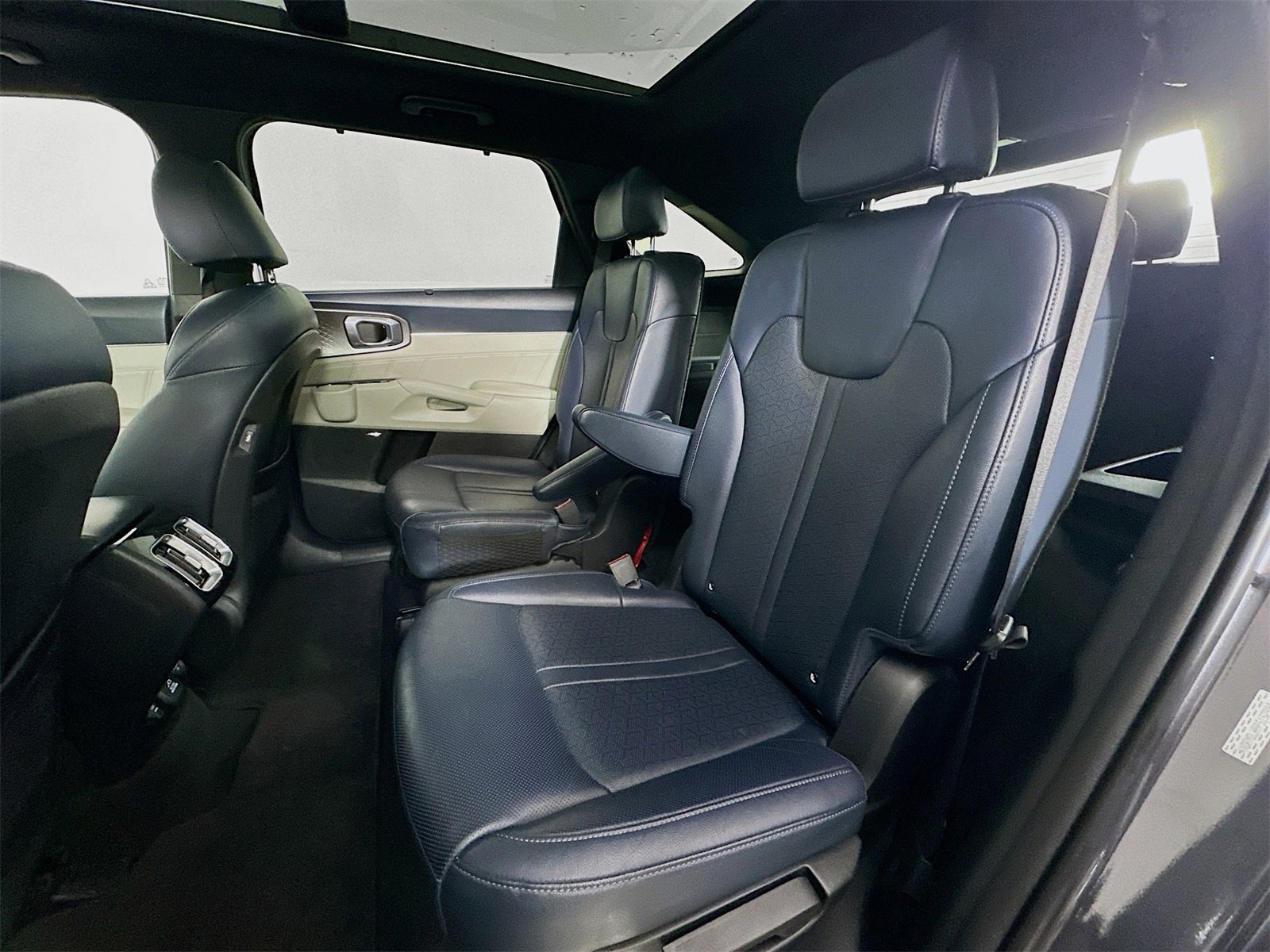 Used 2023 Kia Sorento SX Prestige image 26