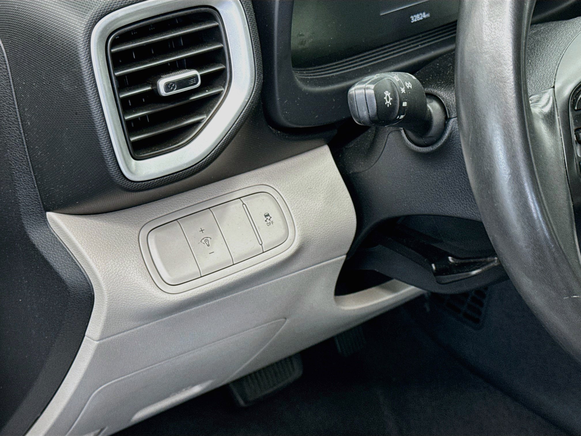 Used 2025 Hyundai Venue SEL FWD image 17