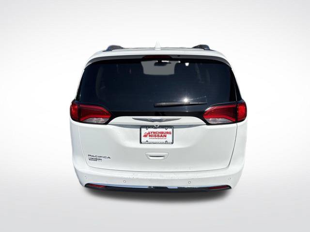 Used 2019 Chrysler Pacifica Touring-L FWD image 7