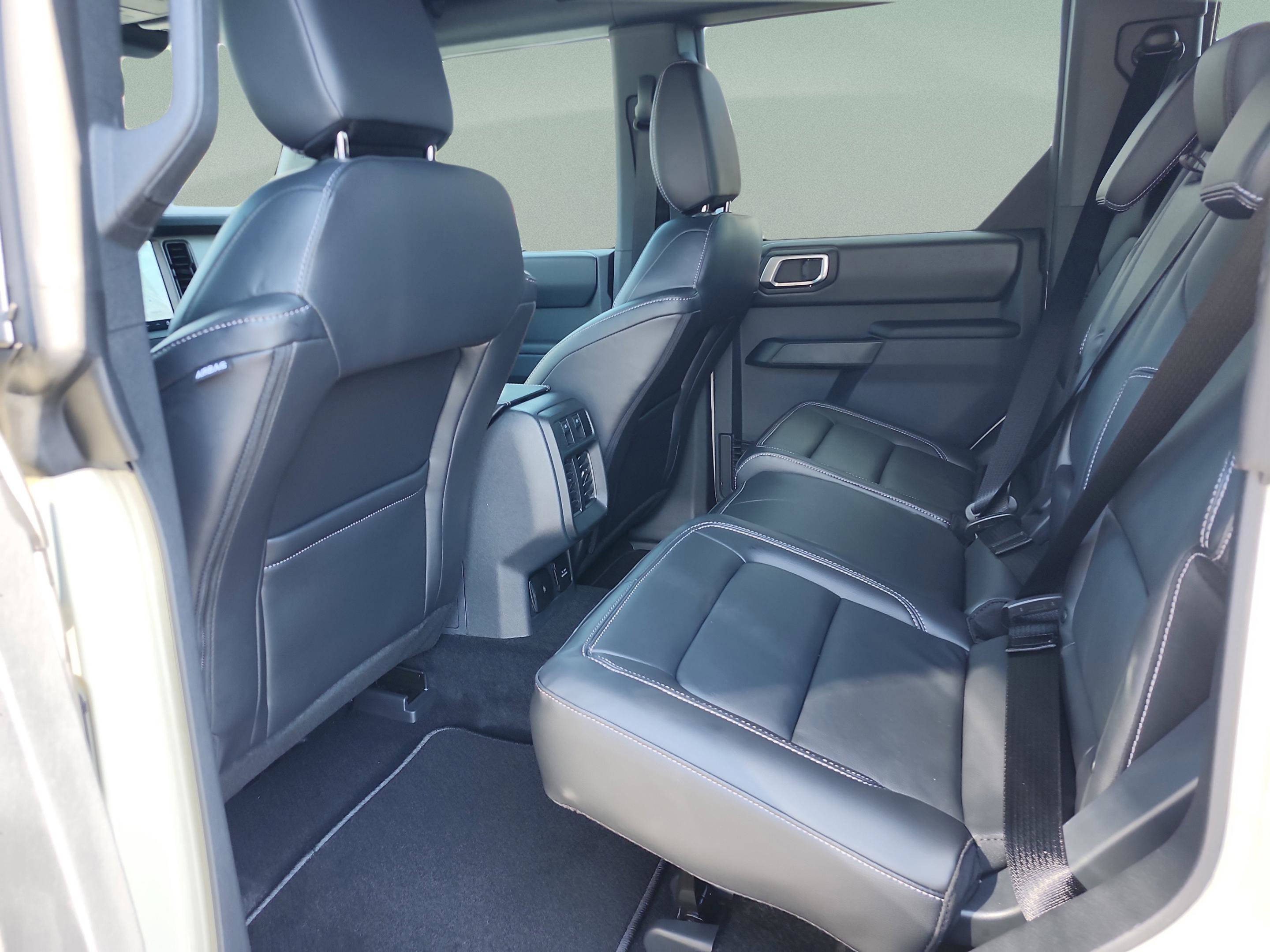 New 2025 Ford Bronco Outer Banks AWD/4WD image 17
