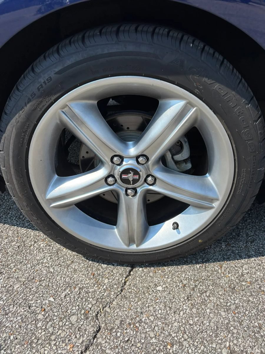 Used 2011 Ford Mustang GT Premium w/ Electronics Pkg RWD image 19