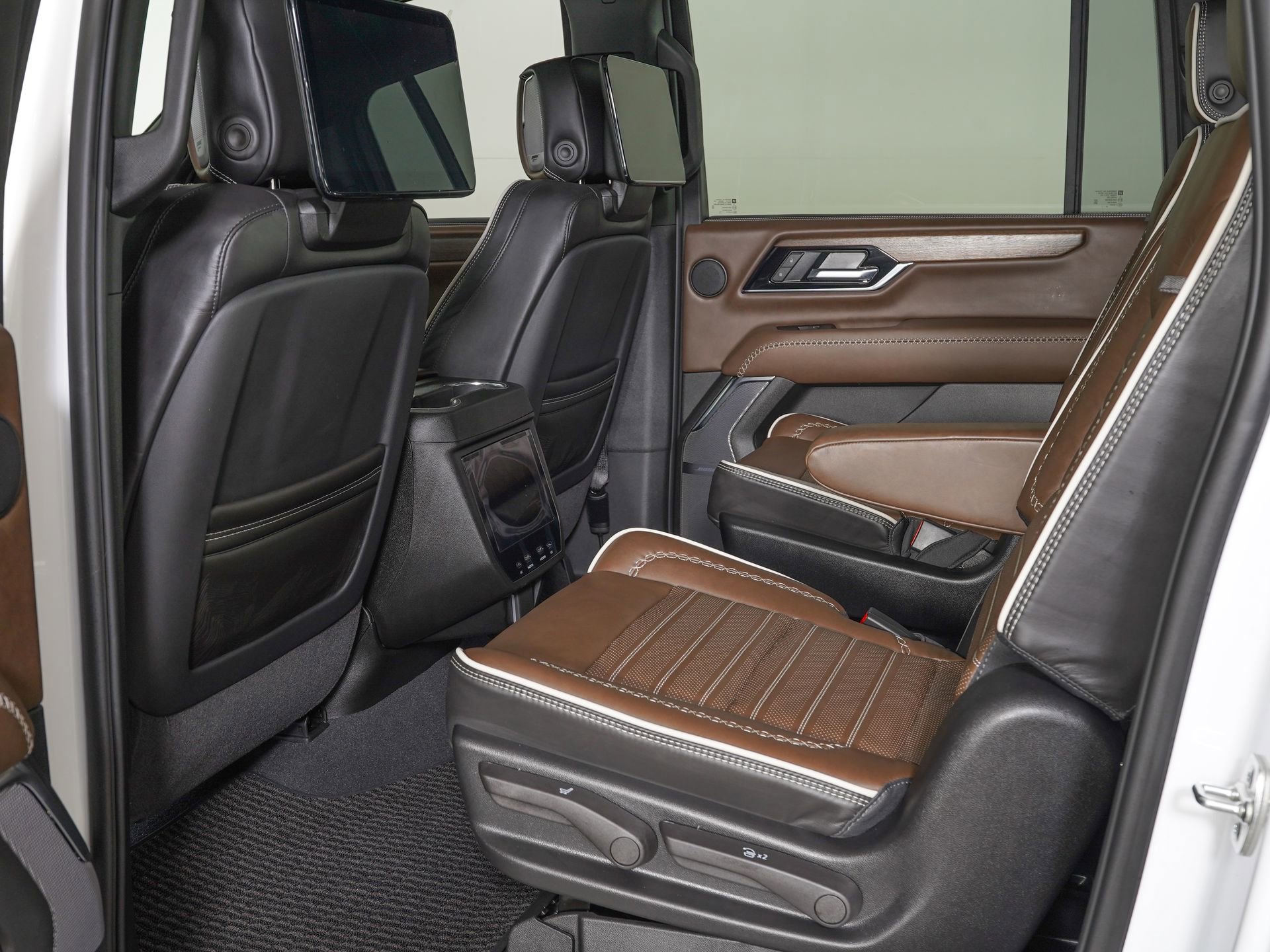 Used 2026 GMC Yukon XL Denali Ultimate AWD/4WD image 16