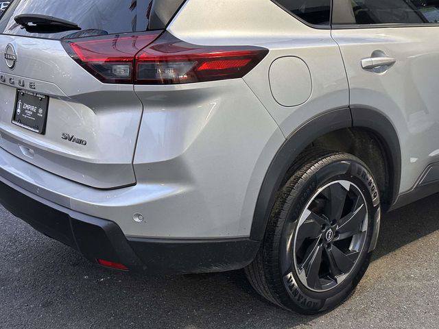 Used 2024 Nissan Rogue SV AWD/4WD image 8