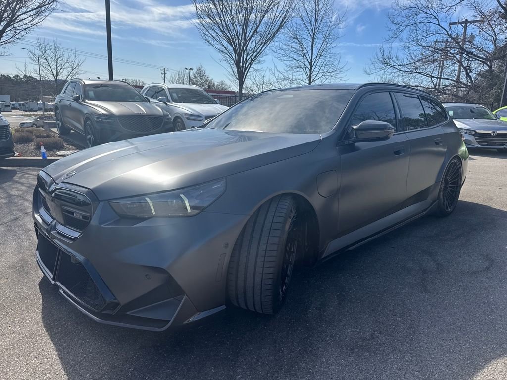 Used 2025 BMW M5 Touring image 2