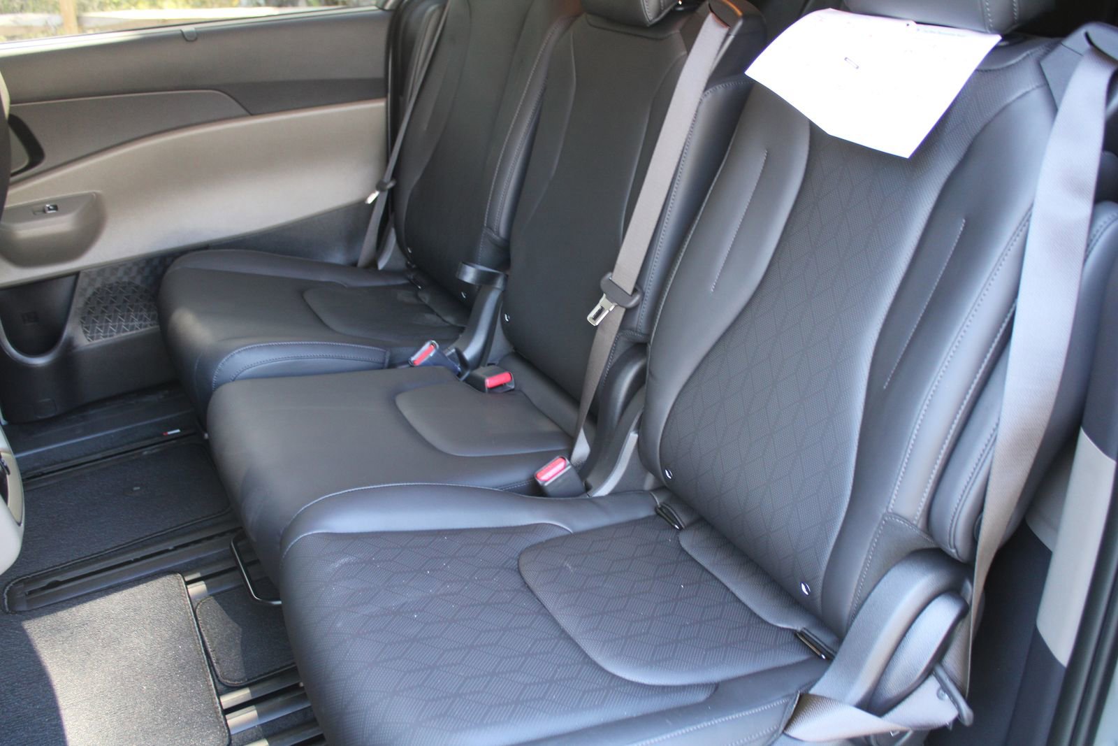 New 2026 Kia Carnival EX image 7