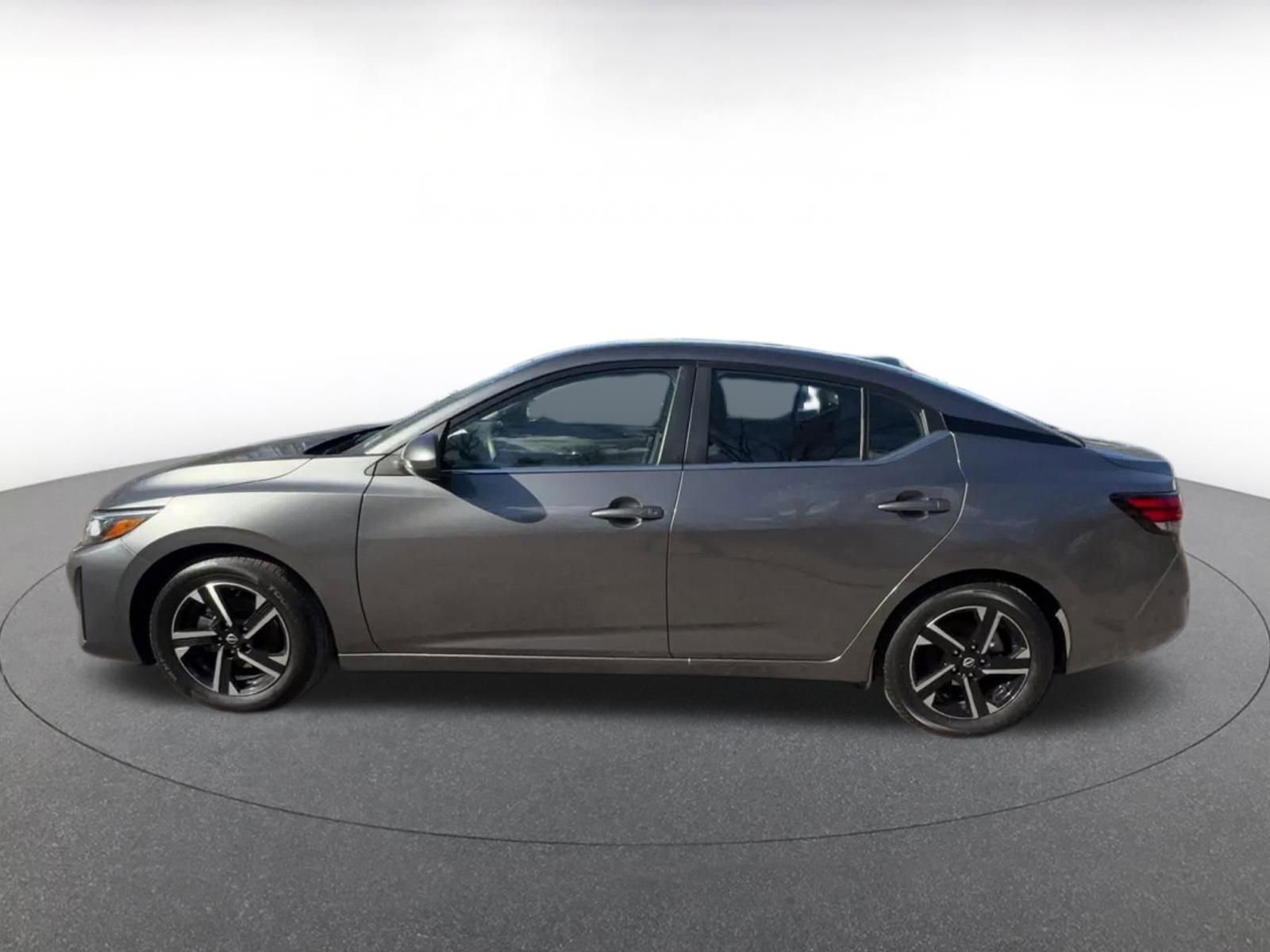 Used 2025 Nissan Sentra SV FWD image 9