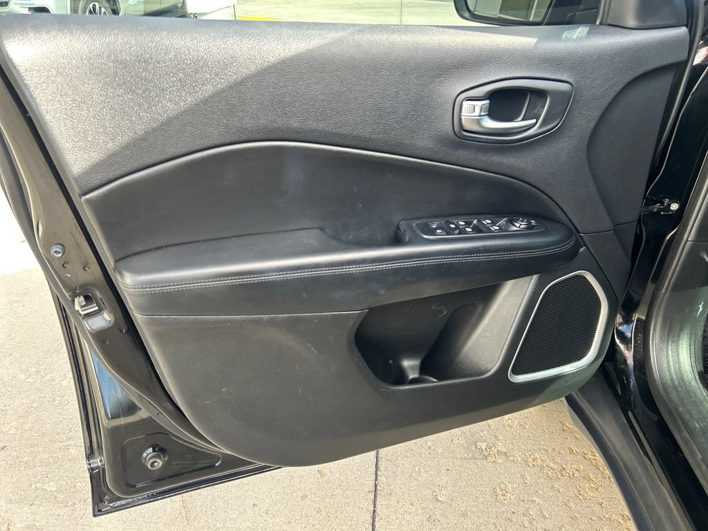 Used 2019 Jeep Compass Latitude AWD/4WD image 11