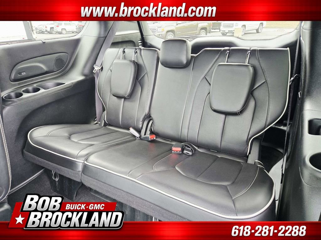 Used 2025 Chrysler Pacifica Limited image 14