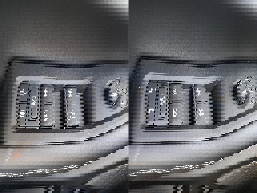New 2025 Jeep Grand Cherokee Altitude image 27